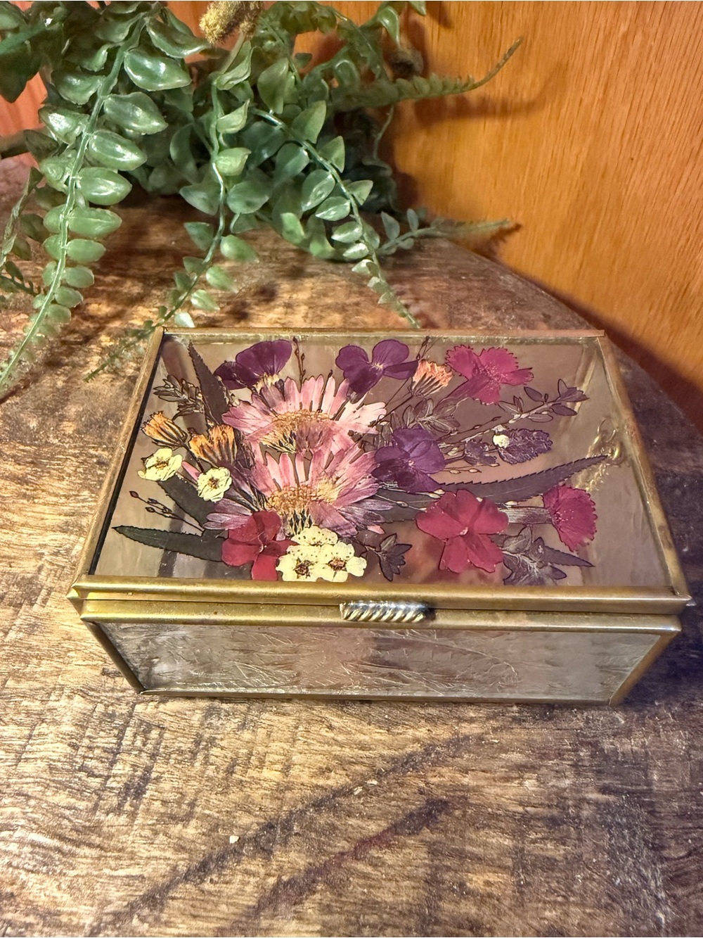 Vintage Glass Trinket/Jewlery Box With Pressed Flowers